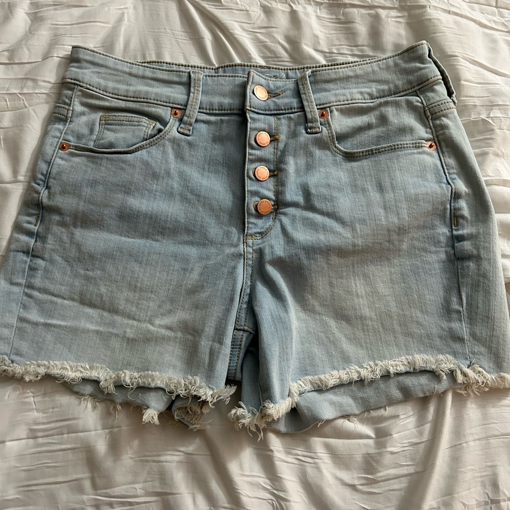 Size 6 universal thread high rise jean shorts.